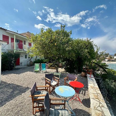 Kiveri 1876 Traditional Seafront Cottage Exterior photo