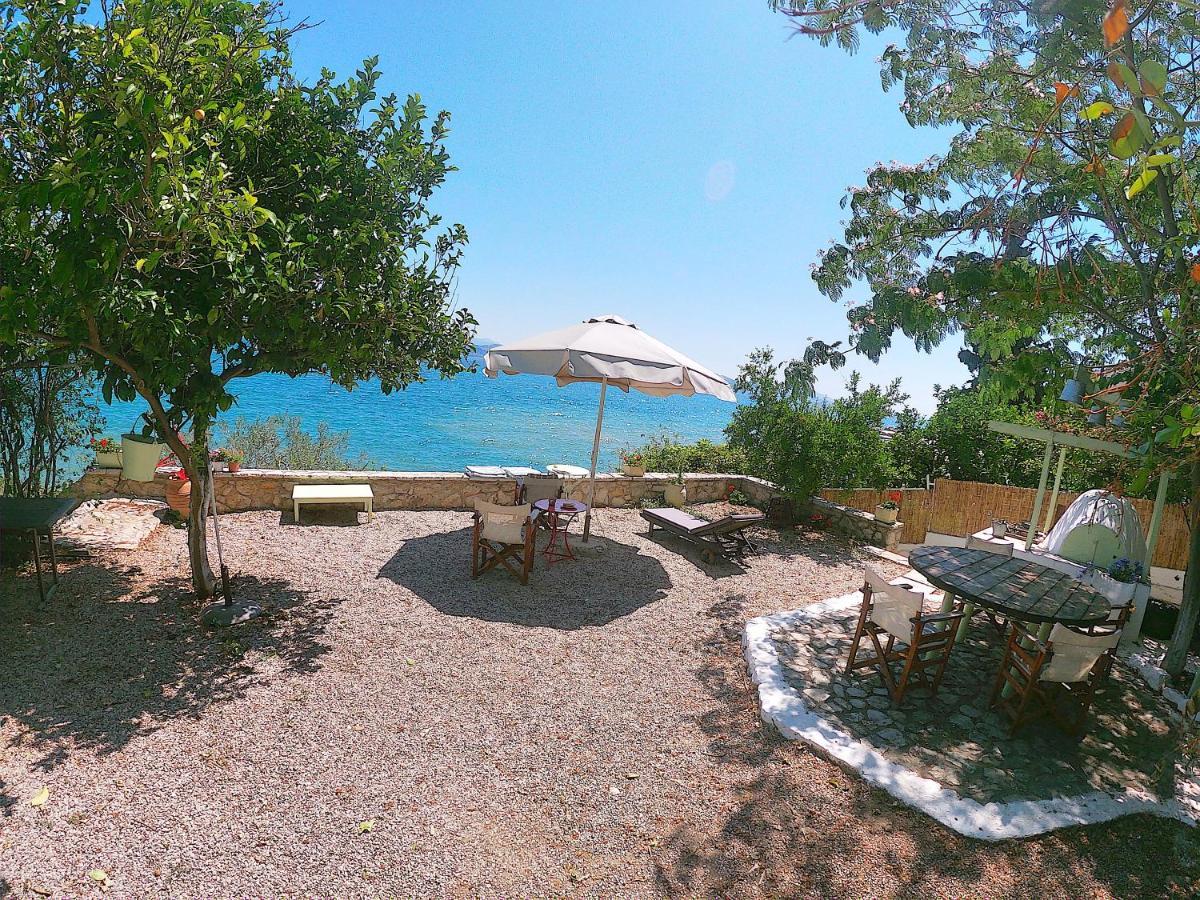 Kiveri 1876 Traditional Seafront Cottage Exterior photo