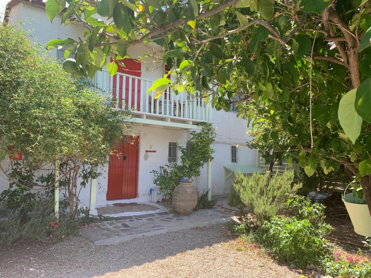 Kiveri 1876 Traditional Seafront Cottage Exterior photo