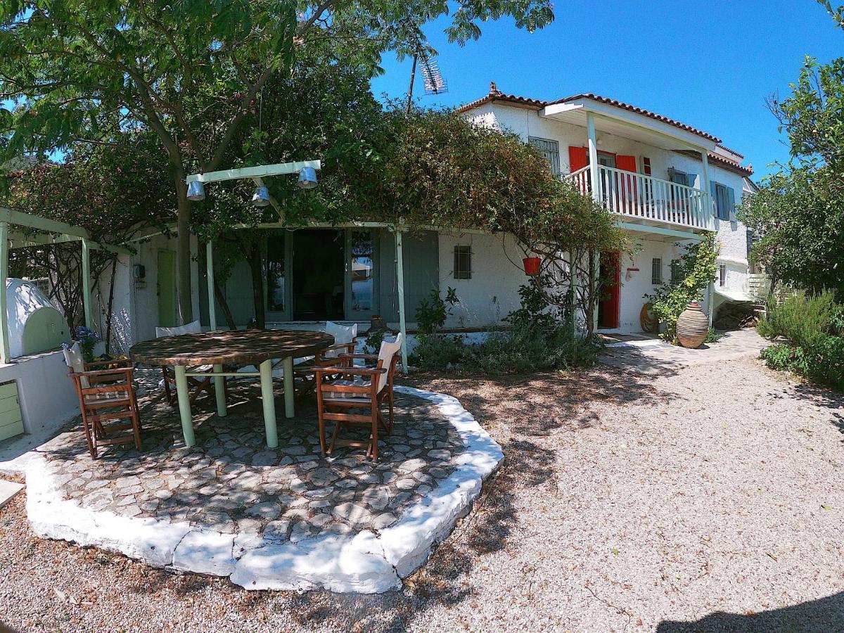 Kiveri 1876 Traditional Seafront Cottage Exterior photo