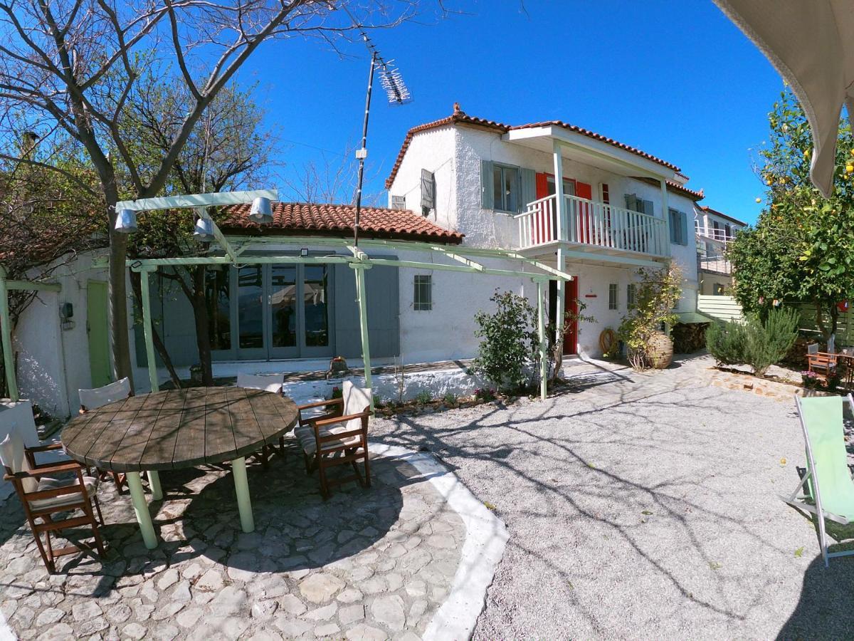 Kiveri 1876 Traditional Seafront Cottage Exterior photo