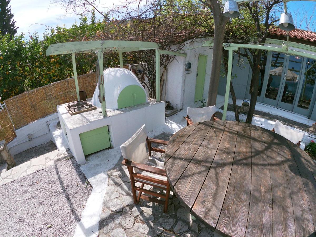 Kiveri 1876 Traditional Seafront Cottage Exterior photo