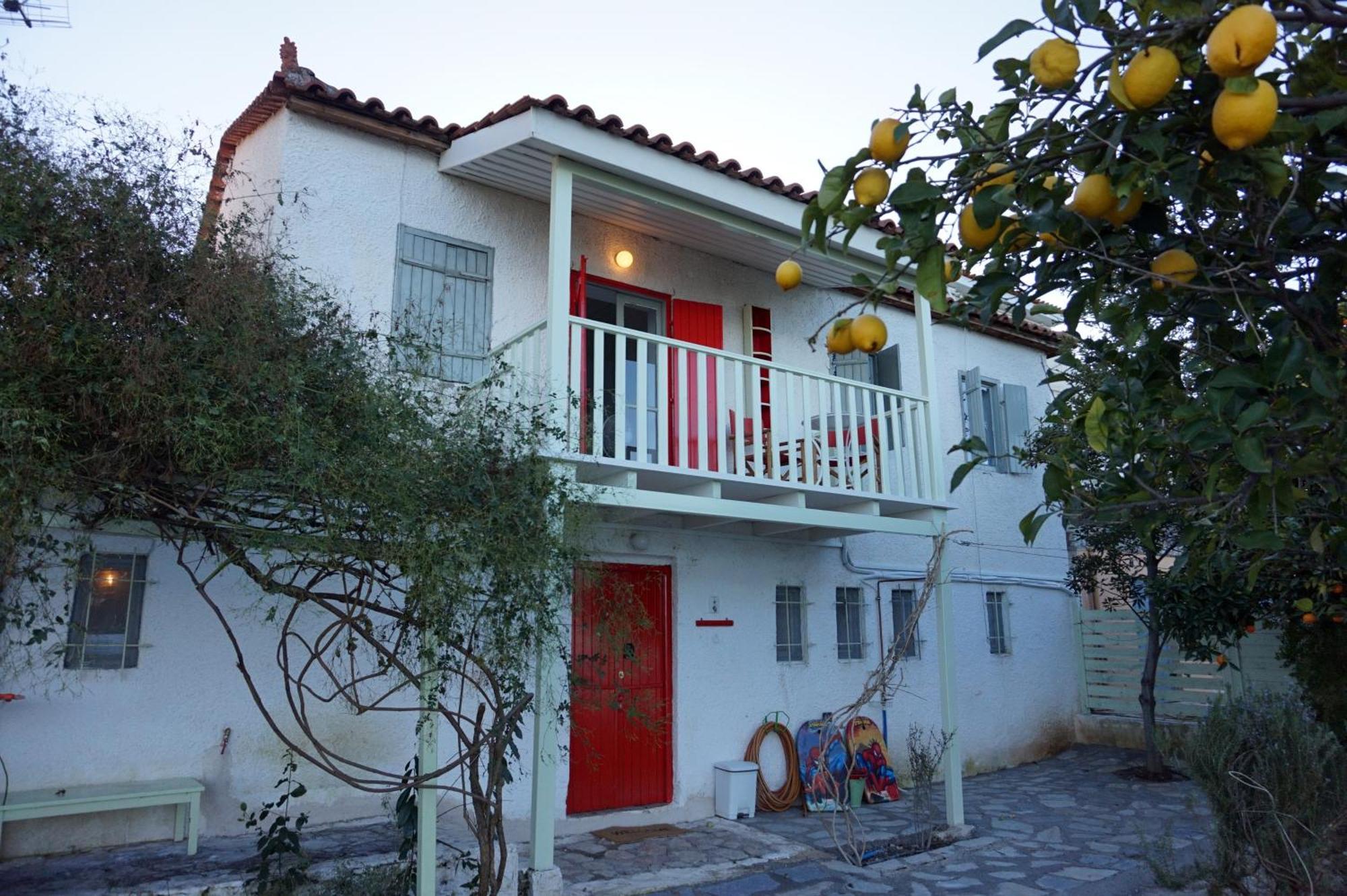 Kiveri 1876 Traditional Seafront Cottage Exterior photo