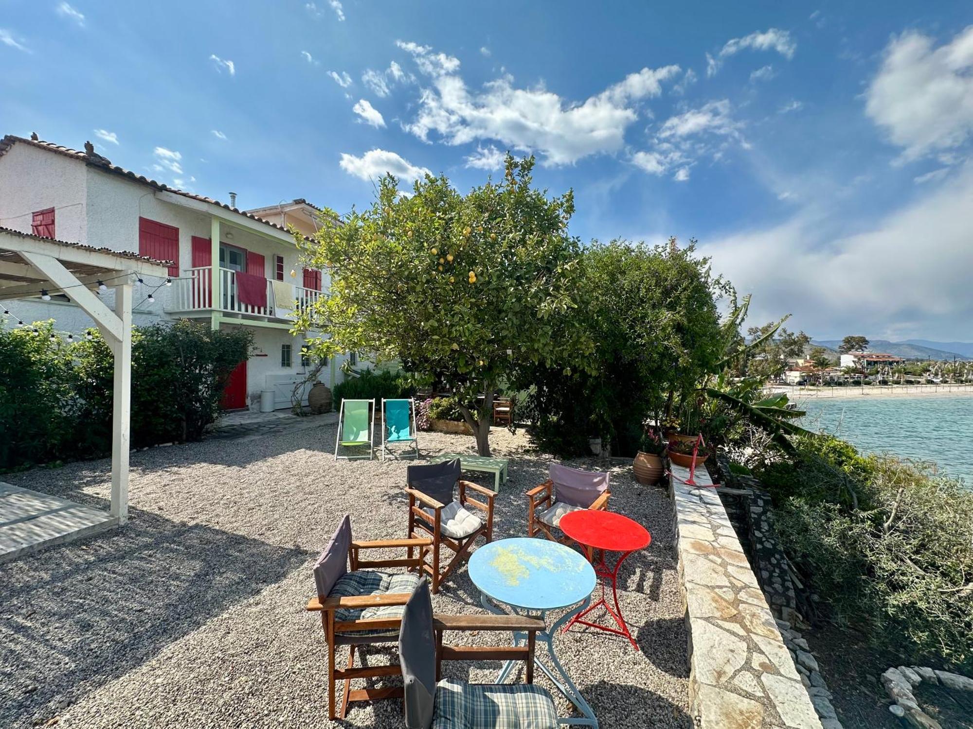 Kiveri 1876 Traditional Seafront Cottage Exterior photo