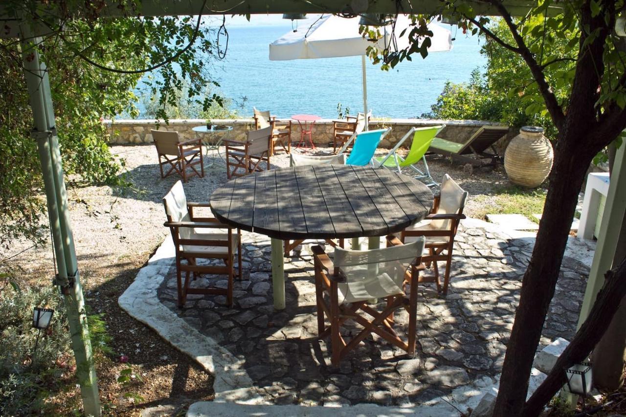 Kiveri 1876 Traditional Seafront Cottage Exterior photo